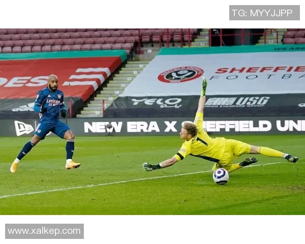 各大足球明星独特进球瞬间解析与精彩动作回顾