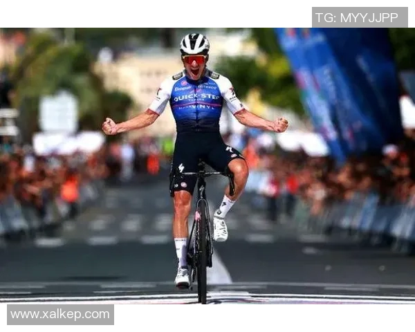 足球明星骑行训练方法揭秘提升耐力与速度的最佳策略