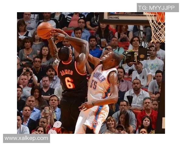 热火与雷霆G4对决精彩回顾球员表现与战术分析全景呈现